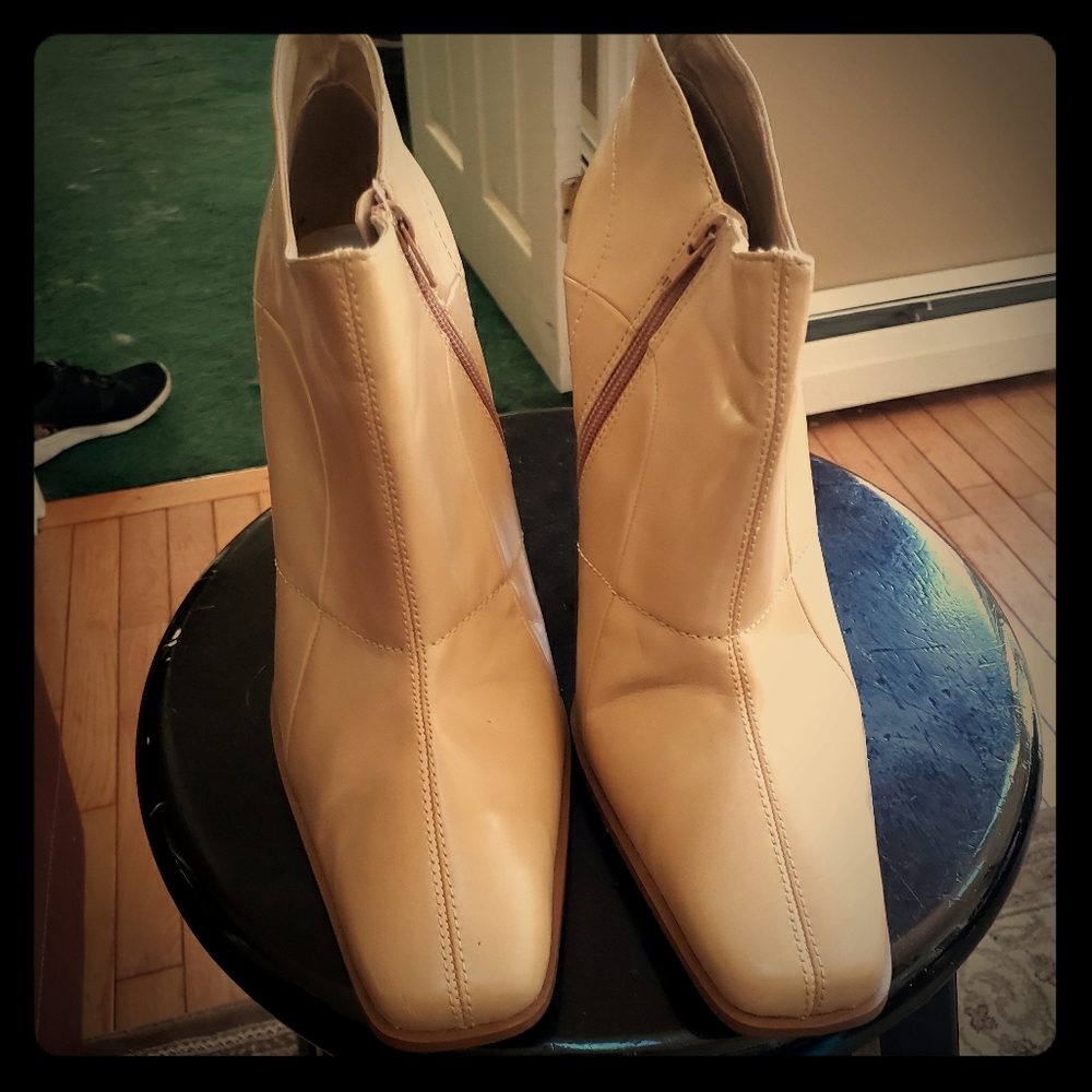 Skecher Booties size 11